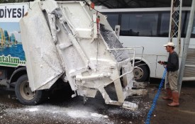 cts-max-ile-cop-kamyonu-temizligi-ve-dezenfektasyonu-04_800x600
